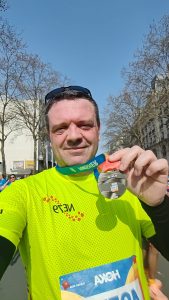 Antoine de Niort Endurance avec sa médaille au Semi de Paris